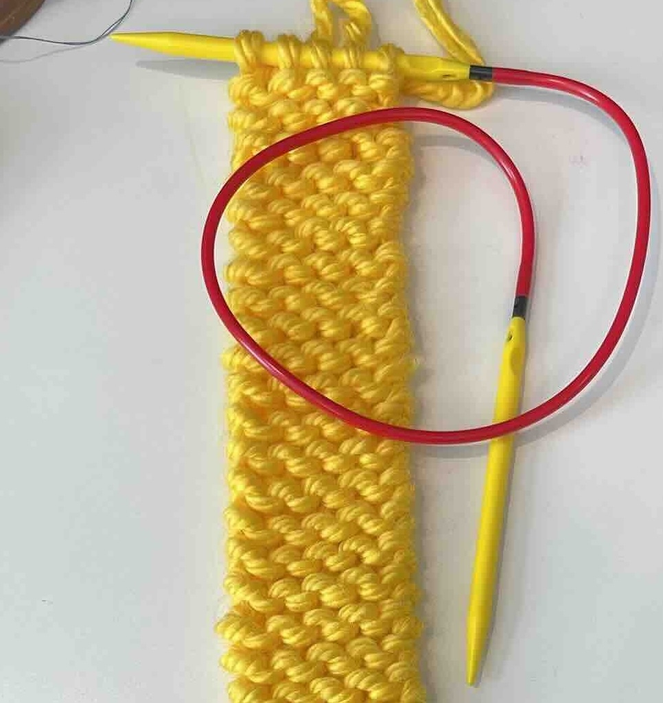 Knitting a ribbon